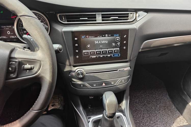 Used Peugeot 408 2016 1.6T Automatic Luxury Edition Audio And AC Panel