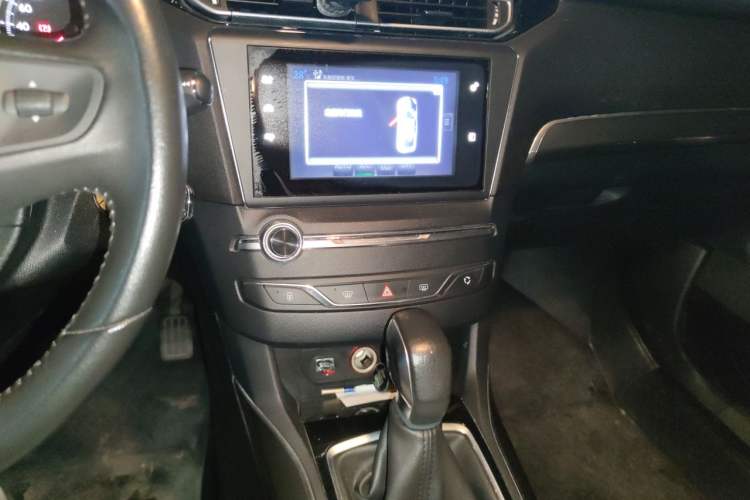 Used Peugeot 408 2016 1.6T Automatic Luxury Edition Audio And AC Panel