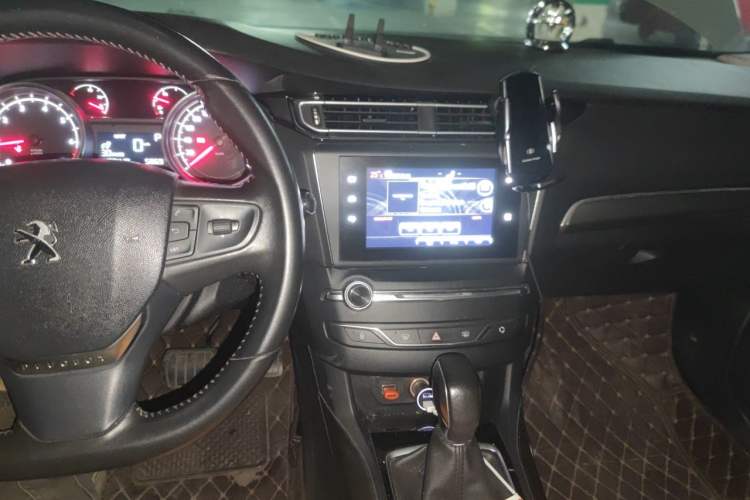 Used Peugeot 408 2016 1.6T Automatic Luxury Edition Audio And AC Panel