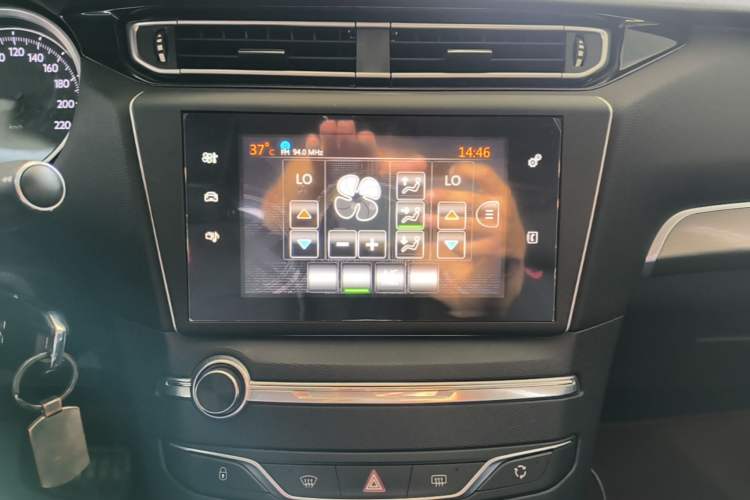 Used Peugeot 408 2016 1.6T Automatic Luxury Edition Audio And AC Panel