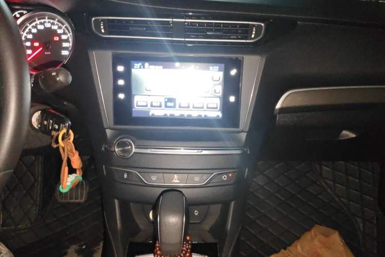 Used Peugeot 408 2016 1.6T Automatic Luxury Edition Audio And AC Panel
