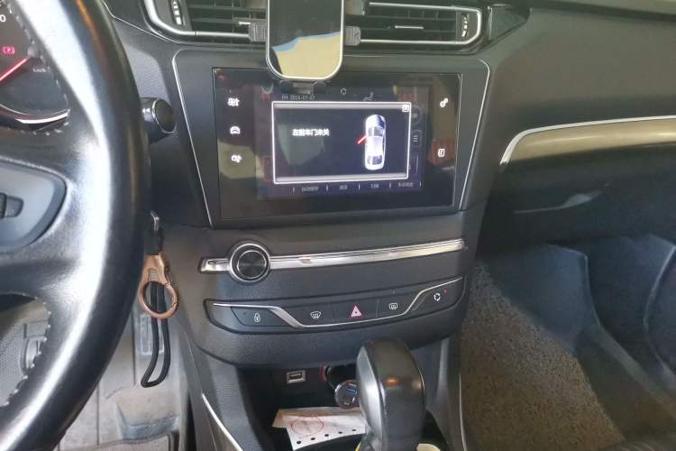 Used Peugeot 408 2016 1.6T Automatic Luxury Edition Audio And AC Panel