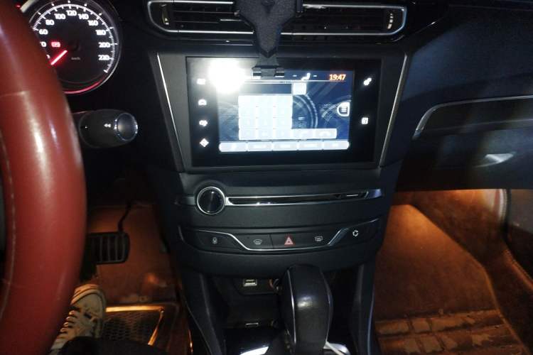 Used Peugeot 408 2016 1.6T Automatic Luxury Edition Audio And AC Panel