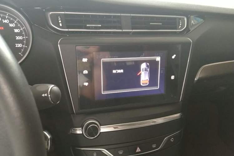 Used Peugeot 408 2016 1.6T Automatic Luxury Edition Audio And AC Panel