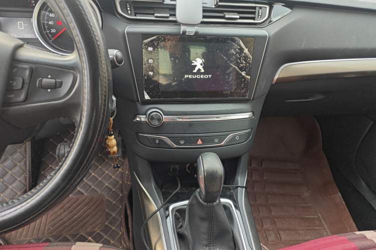 Used Peugeot 408 2016 1.6T Automatic Luxury Edition Audio And AC Panel