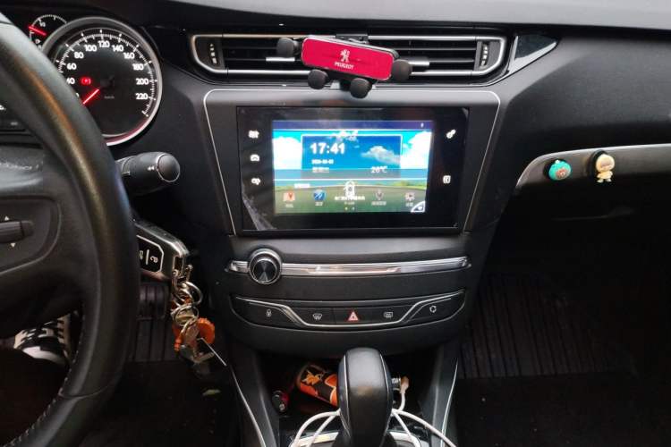 Used Peugeot 408 2016 1.6T Automatic Luxury Edition Audio And AC Panel