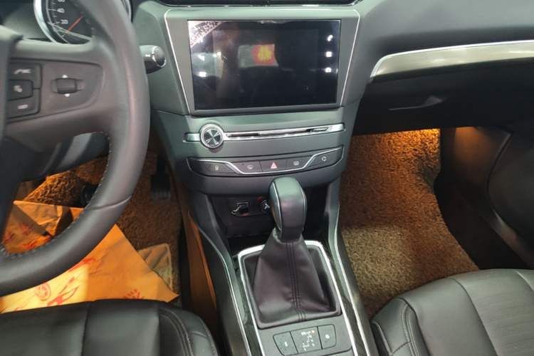 Used Peugeot 408 2016 1.6T Automatic Luxury Edition Audio And AC Panel