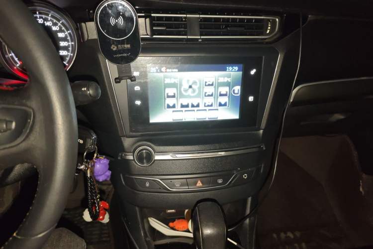 Used Peugeot 408 2016 1.6T Automatic Luxury Edition Audio And AC Panel