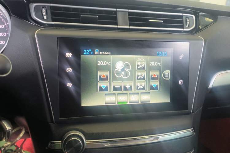 Used Peugeot 408 2016 1.6T Automatic Luxury Edition Audio And AC Panel