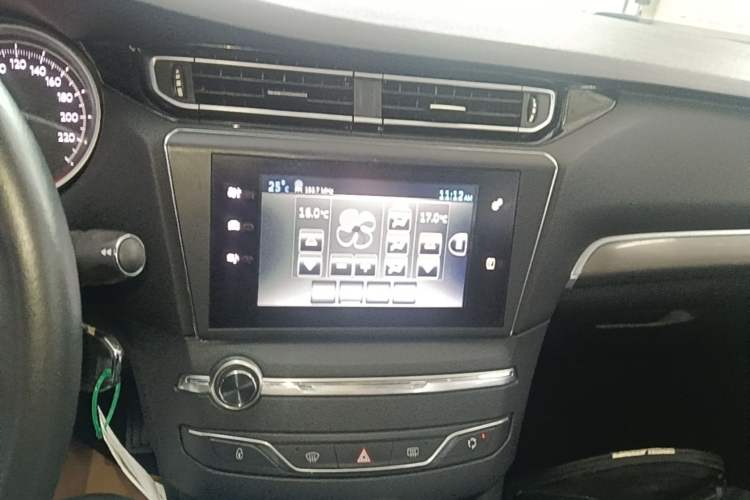 Used Peugeot 408 2016 1.6T Automatic Luxury Edition Audio And AC Panel