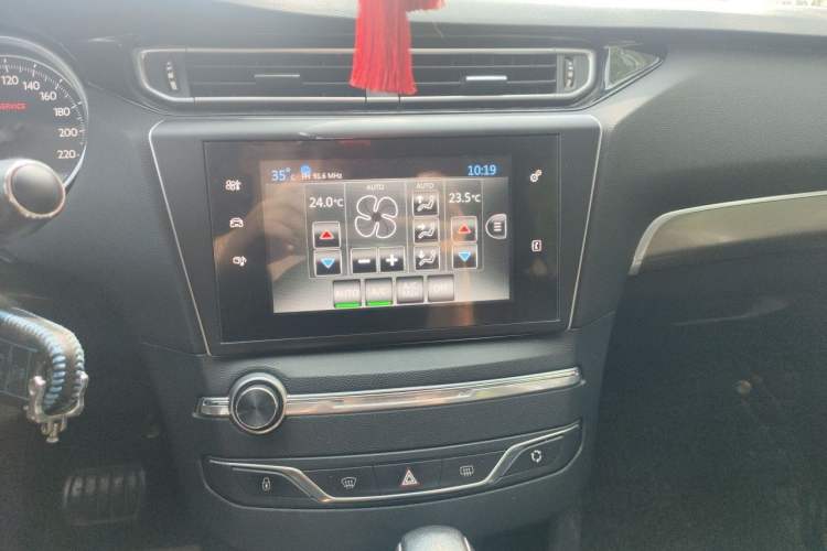 Used Peugeot 408 2016 1.6T Automatic Luxury Edition Audio And AC Panel