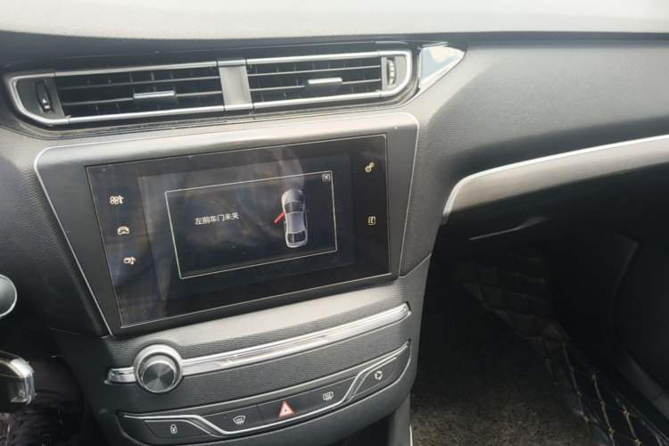 Used Peugeot 408 2016 1.6T Automatic Luxury Edition Audio And AC Panel