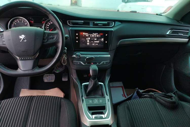 Used Peugeot 408 2016 1.6T Automatic Luxury Edition Audio And AC Panel