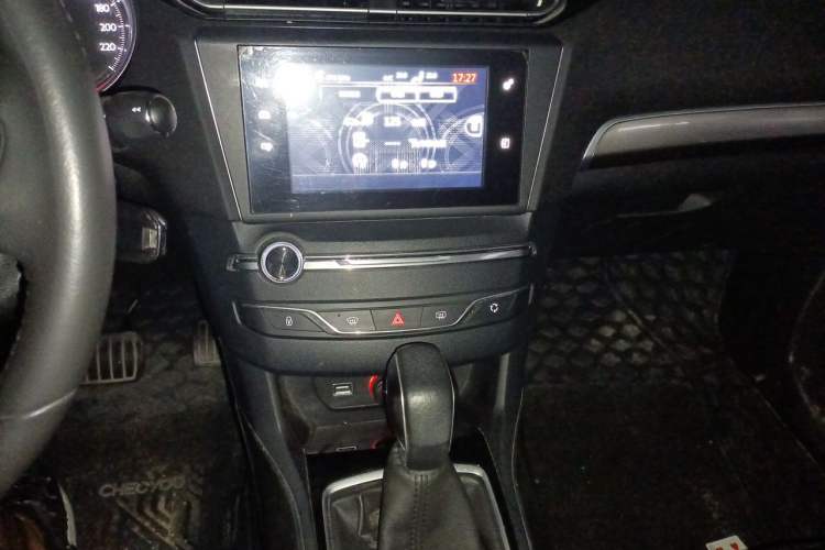 Used Peugeot 408 2016 1.6T Automatic Luxury Edition Audio And AC Panel