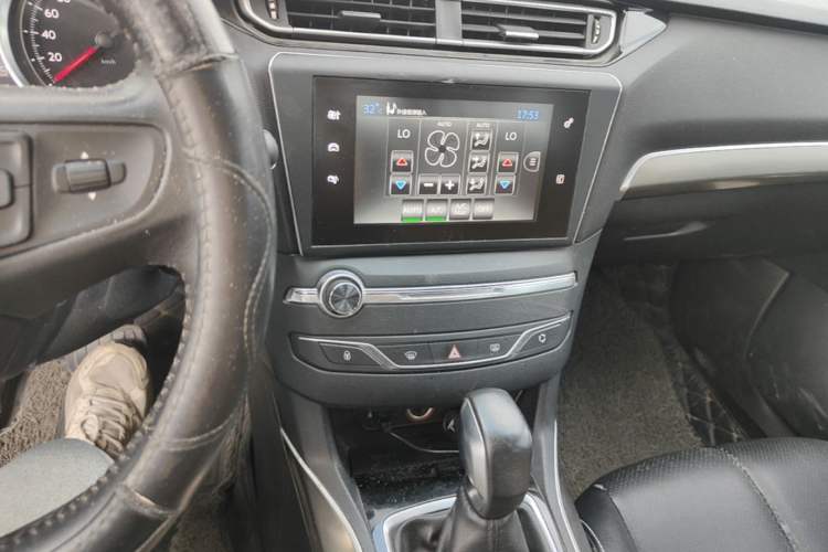 Used Peugeot 408 2016 1.6T Automatic Luxury Edition Audio And AC Panel