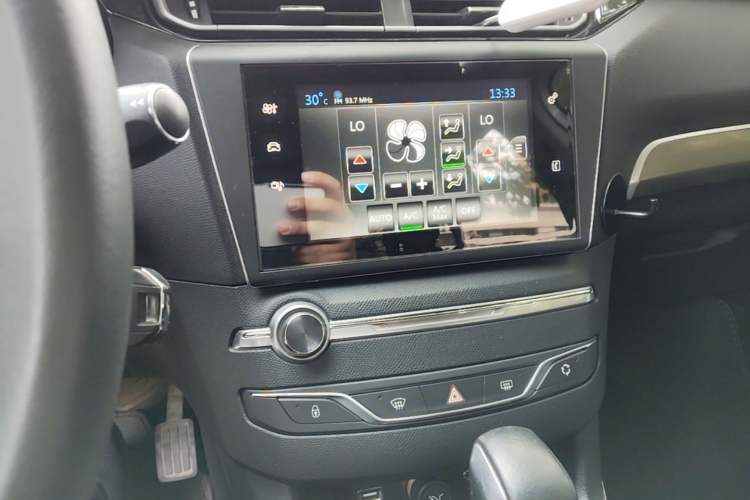 Used Peugeot 408 2016 1.6T Automatic Luxury Edition Audio And AC Panel
