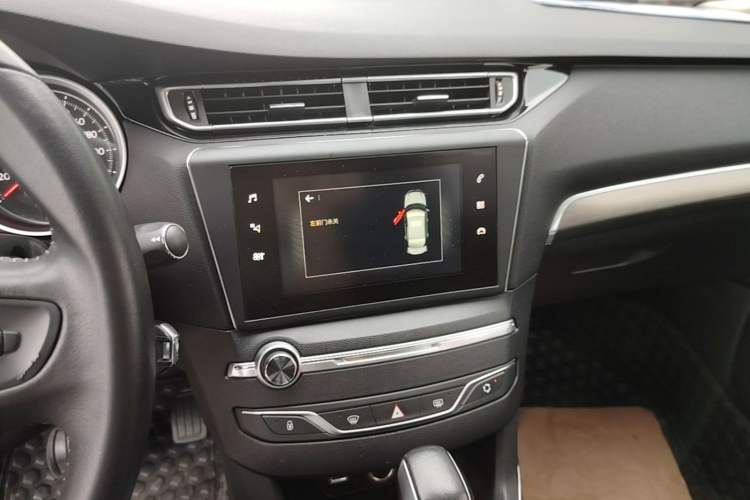 Used Peugeot 408 2016 1.6T Automatic Luxury Edition Audio And AC Panel