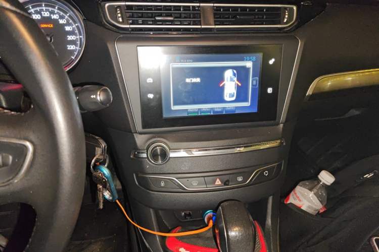 Used Peugeot 408 2016 1.6T Automatic Luxury Edition Audio And AC Panel