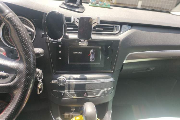 Used Peugeot 408 2016 1.6T Automatic Luxury Edition Audio And AC Panel