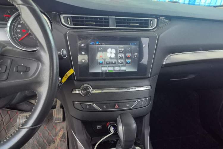 Used Peugeot 408 2016 1.6T Automatic Luxury Edition Audio And AC Panel