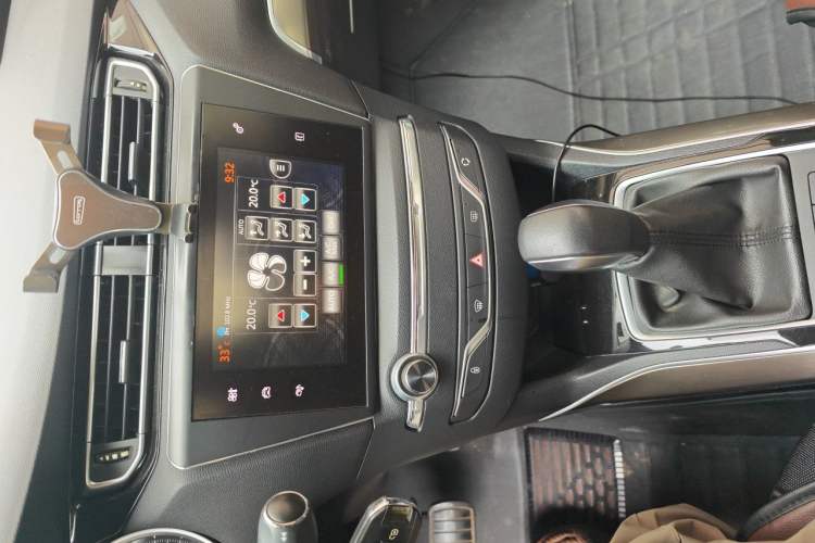 Used Peugeot 408 2016 1.6T Automatic Luxury Edition Audio And AC Panel