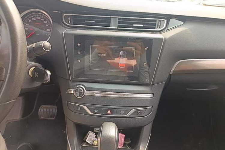 Used Peugeot 408 2016 1.6T Automatic Luxury Edition Audio And AC Panel