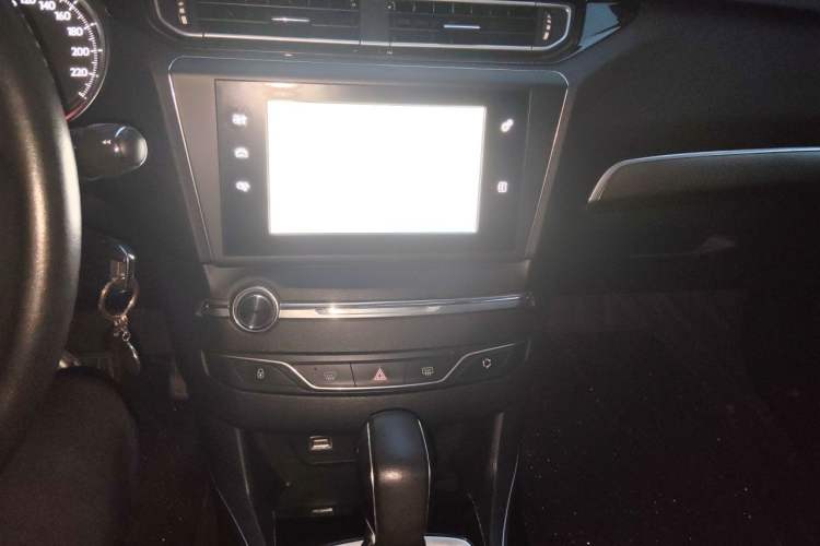Used Peugeot 408 2016 1.6T Automatic Luxury Edition Audio And AC Panel