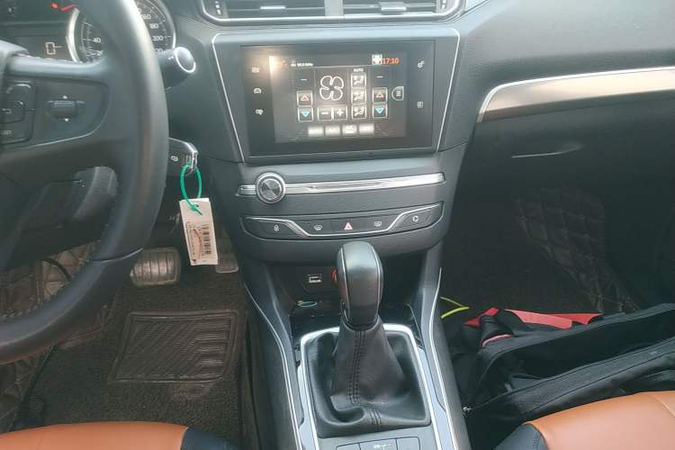 Used Peugeot 408 2016 1.6T Automatic Luxury Edition Audio And AC Panel