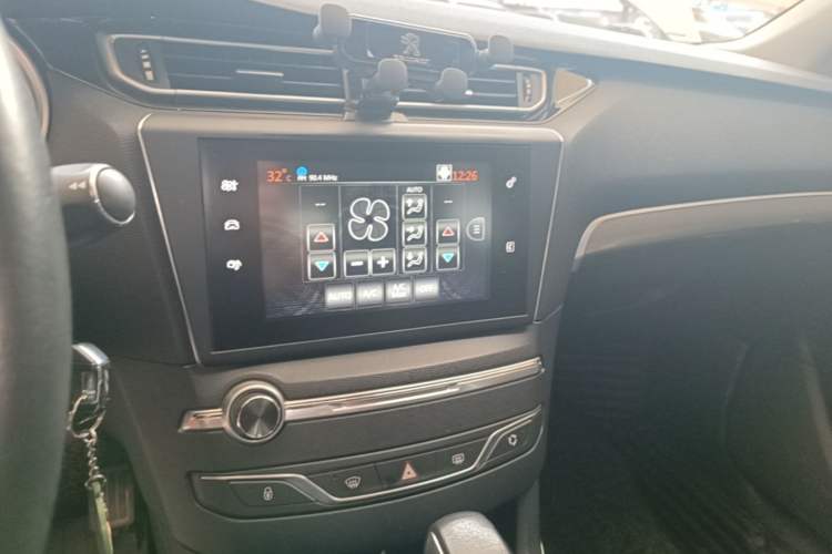 Used Peugeot 408 2016 1.6T Automatic Luxury Edition Audio And AC Panel