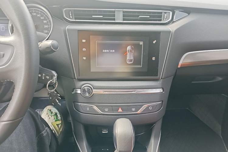 Used Peugeot 408 2016 1.6T Automatic Luxury Edition Audio And AC Panel