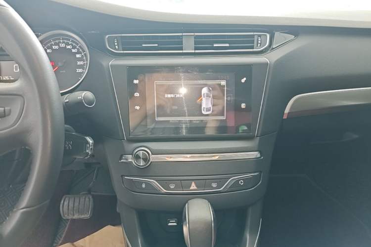 Used Peugeot 408 2016 1.6T Automatic Luxury Edition Audio And AC Panel