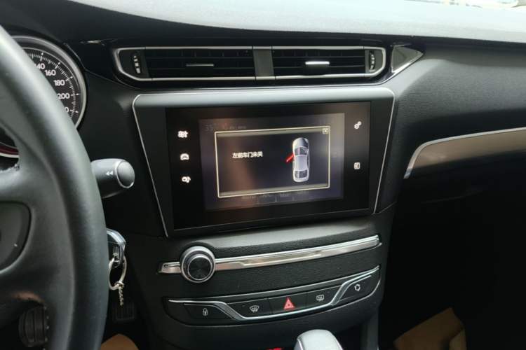 Used Peugeot 408 2016 1.6T Automatic Luxury Edition Audio And AC Panel