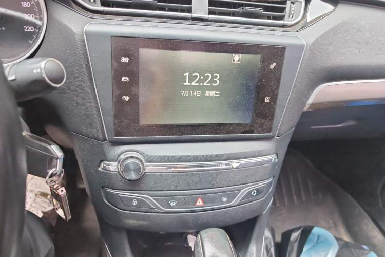 Used Peugeot 408 2016 1.6T Automatic Luxury Edition Audio And AC Panel