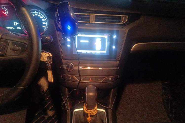 Used Peugeot 408 2016 1.6T Automatic Luxury Edition Audio And AC Panel