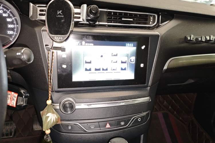 Used Peugeot 408 2016 1.6T Automatic Luxury Edition Audio And AC Panel