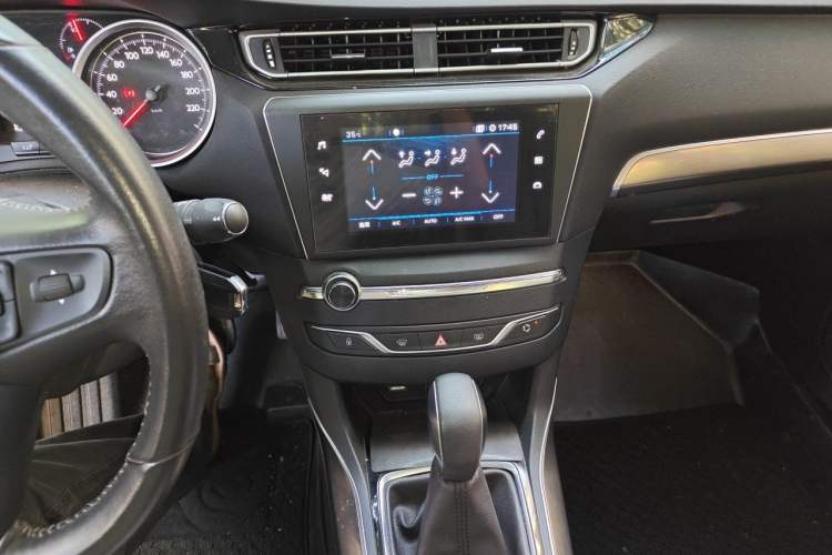 Used Peugeot 408 2016 1.6T Automatic Luxury Edition Audio And AC Panel