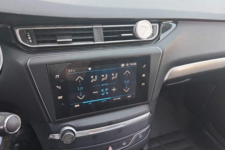 Used Peugeot 408 2016 1.6T Automatic Luxury Edition Audio And AC Panel