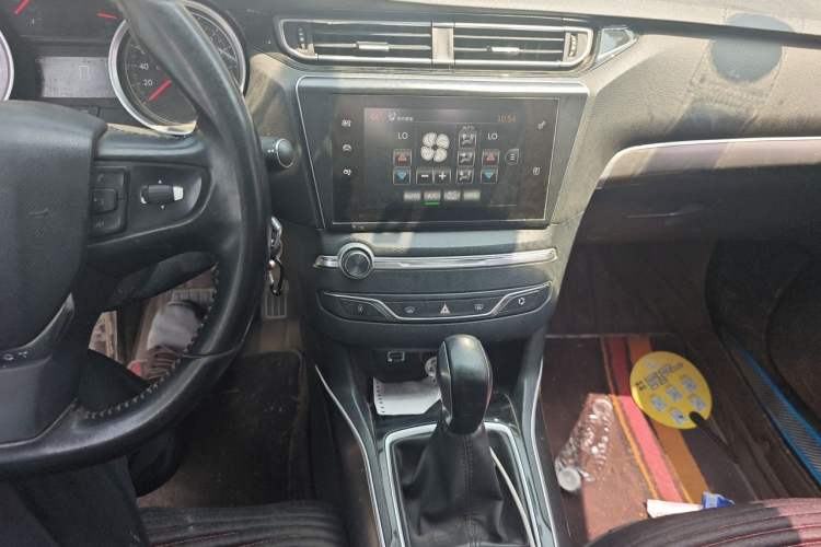 Used Peugeot 408 2016 1.6T Automatic Luxury Edition Audio And AC Panel