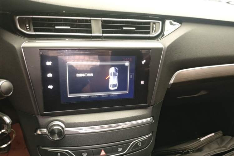 Used Peugeot 408 2016 1.6T Automatic Luxury Edition Audio And AC Panel