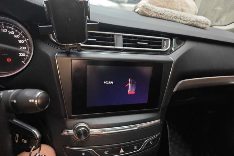 Used Peugeot 408 2016 1.6T Automatic Luxury Edition Audio And AC Panel