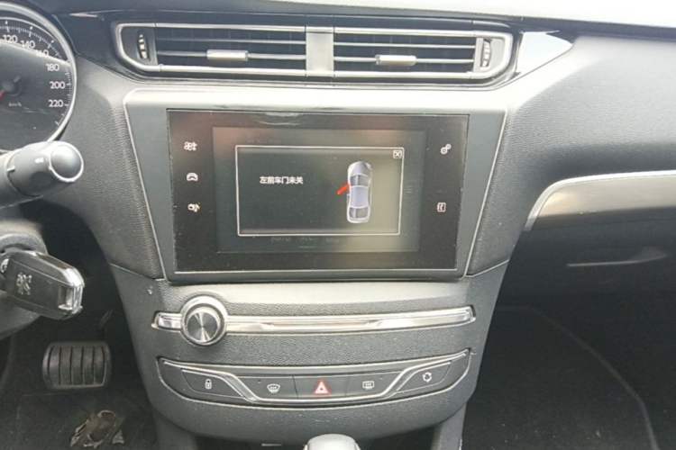 Used Peugeot 408 2016 1.6T Automatic Luxury Edition Audio And AC Panel