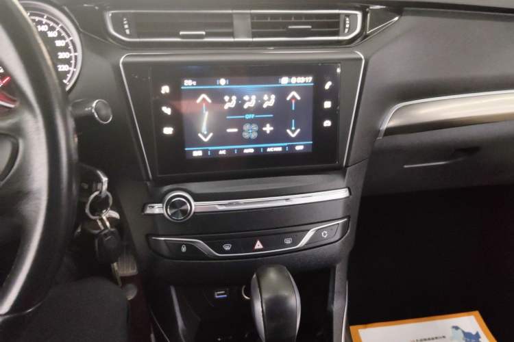 Used Peugeot 408 2016 1.6T Automatic Luxury Edition Audio And AC Panel