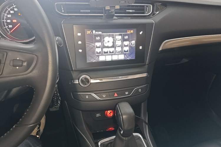 Used Peugeot 408 2016 1.6T Automatic Luxury Edition Audio And AC Panel