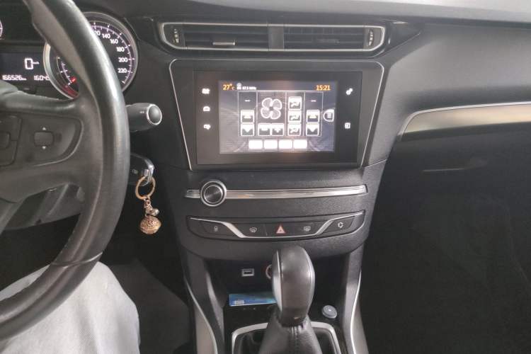 Used Peugeot 408 2016 1.6T Automatic Luxury Edition Audio And AC Panel