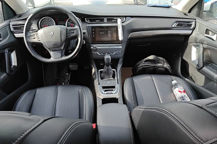 Used Peugeot 408 2016 1.6T Automatic Luxury Edition Center Console