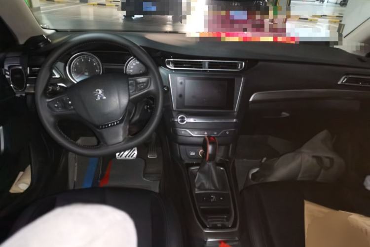 Used Peugeot 408 2016 1.6T Automatic Luxury Edition Center Console