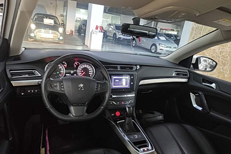 Used Peugeot 408 2016 1.6T Automatic Luxury Edition Center Console
