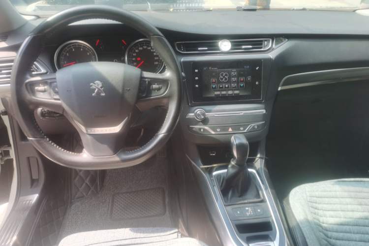 Used Peugeot 408 2016 1.6T Automatic Luxury Edition Center Console