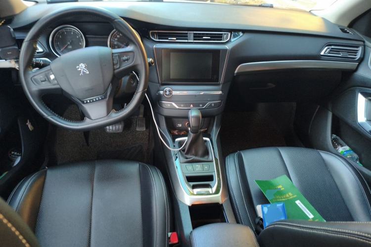 Used Peugeot 408 2016 1.6T Automatic Luxury Edition Center Console