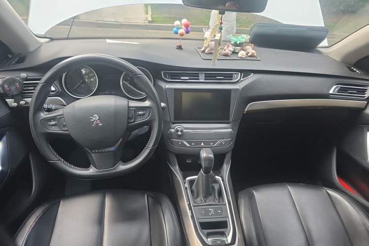 Used Peugeot 408 2016 1.6T Automatic Luxury Edition Center Console